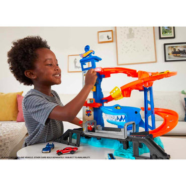 Hot Wheels Attacking Shark Escape Playset Toy HDP06