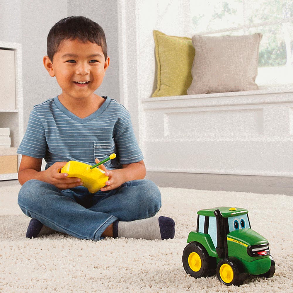 TOMY 42946 Remote Controlled RC Johnny Tractor John Deere Age 18mnths+