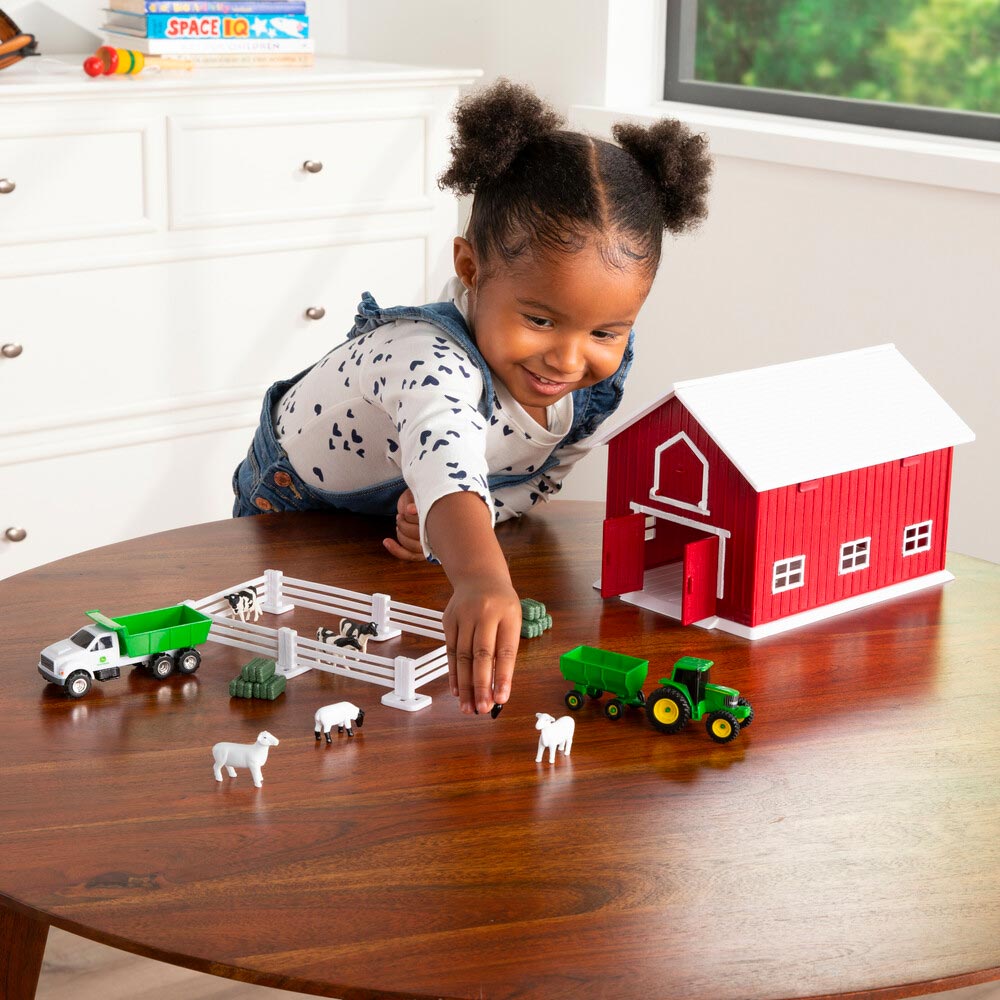 Britains 47333 John Deere 24pc Playset with Red Barn 1:64 Farm Toy