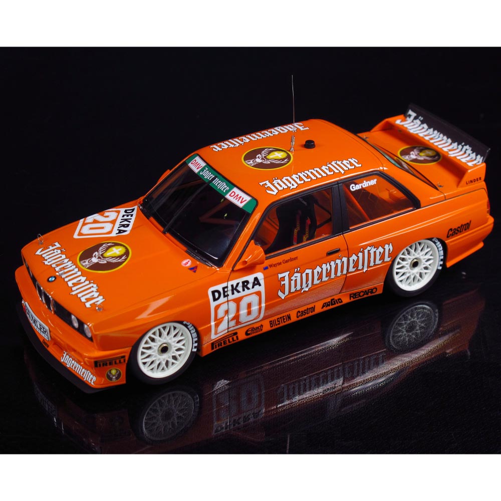 Beemax 24019 BMW M3 E-30 Fina & Jagermeister 2in1 1992 DTM 24H 1:24 Model Kit