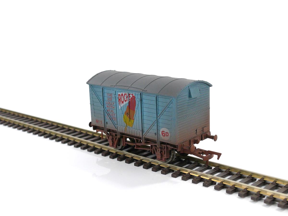 Dapol Ventilated Van Rocket Lolly No.1 Weathered OO Gauge 4F-012-052
