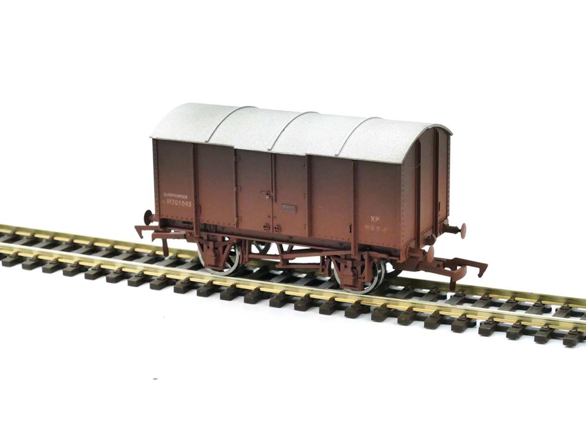 Dapol Gunpowder Van BR Bauxite M701045 Weathered 4F-013-042 OO Gauge
