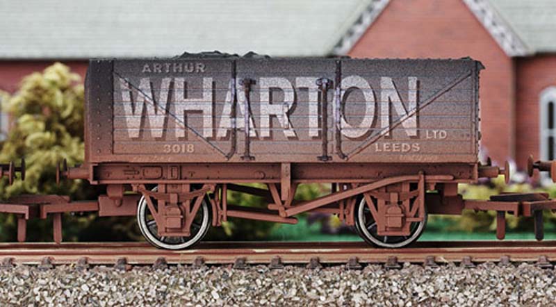 Dapol 7 Plank Wagon Arthur Wharton Weathered OO Gauge DA4F-071-103
