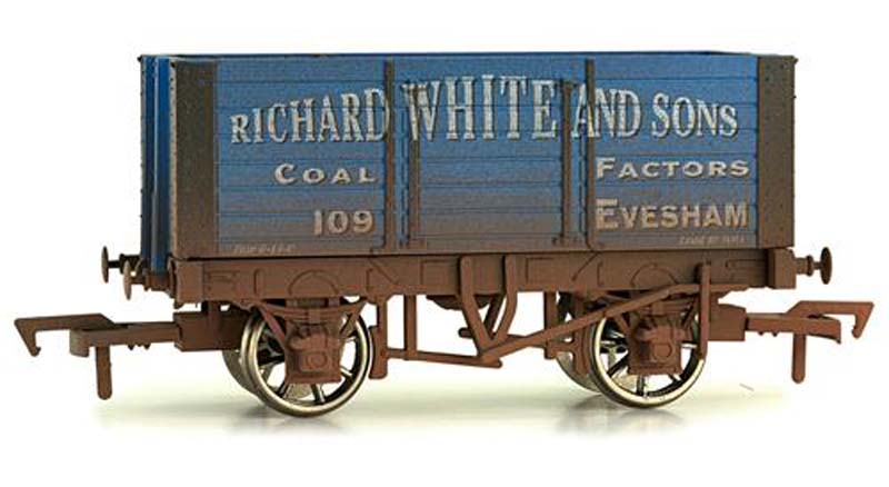 Dapol 7 Plank Wagon 9ft Wheelbase Richard White Weathered OO Gauge DA4F-072-008