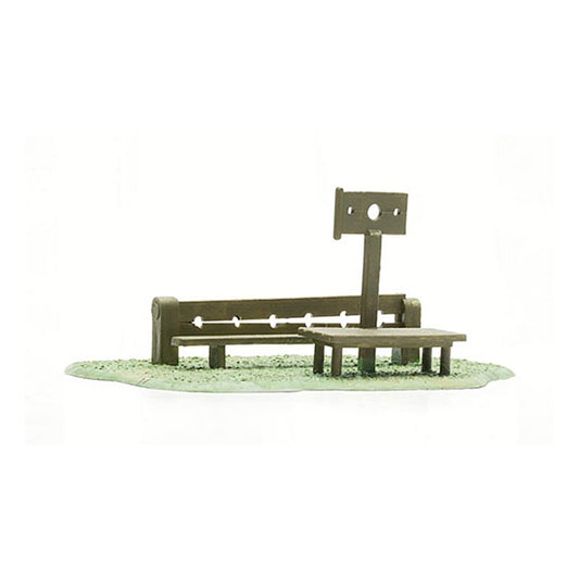 Dapol Kitmaster Village Stocks Kit HO/OO Gauge DAC073