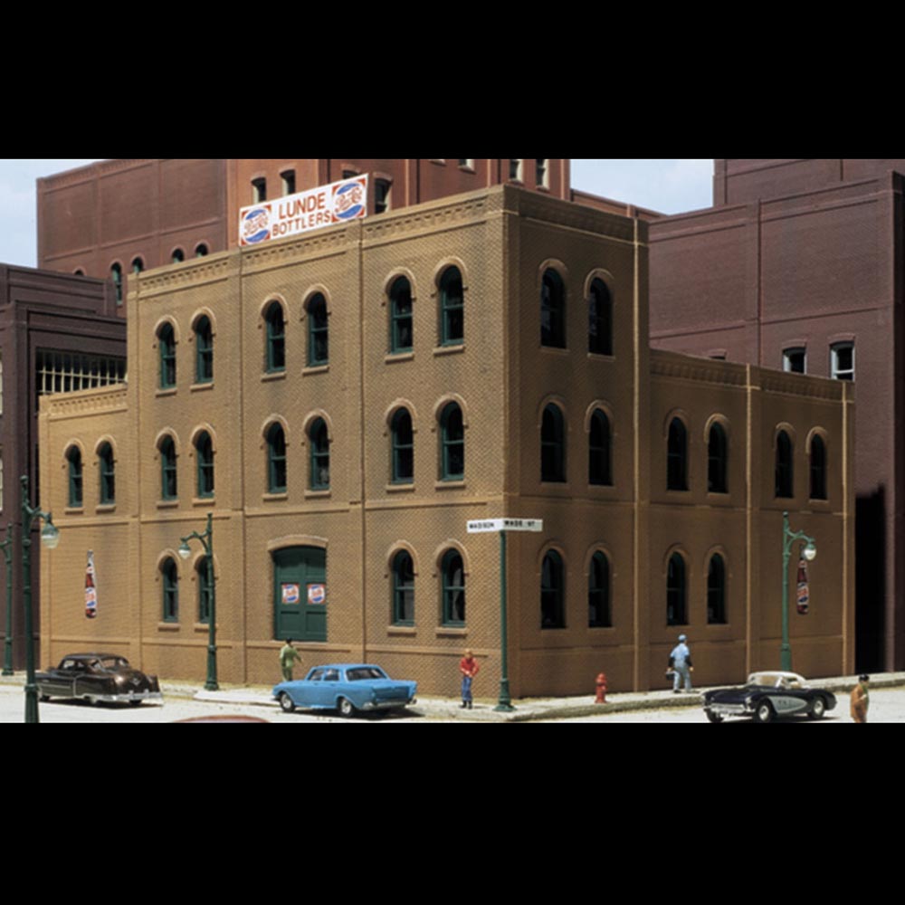 DPM 36100 Arched Window Industrial Building HO Gauge