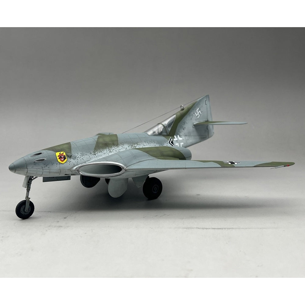 Amusing Hobby 48A005 Messerschmitt Me262 HGIII Entwurf III 1:48 Model Kit