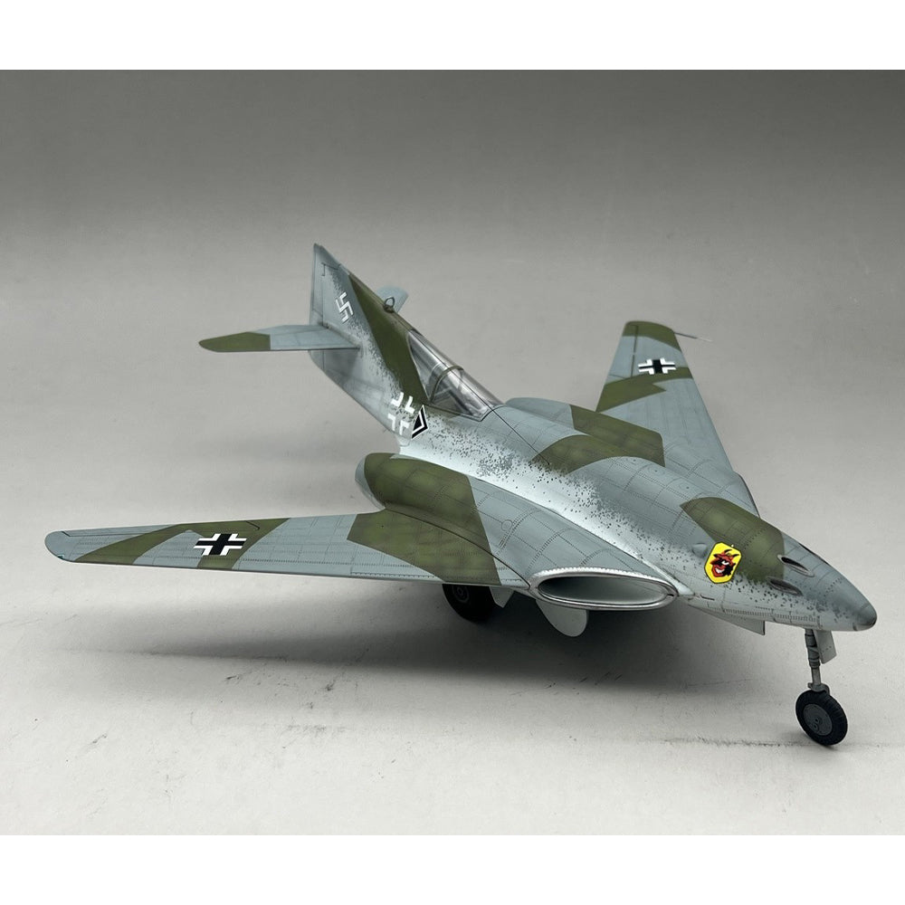 Amusing Hobby 48A005 Messerschmitt Me262 HGIII Entwurf III 1:48 Model Kit