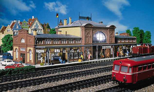 FALLER Mittelstadt Station Model Kit I HO Gauge 110115