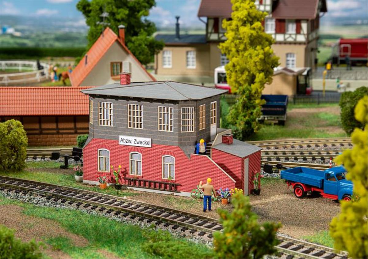 Faller 120091 Zweckel Signal Tower Laser Cut Kit III HO