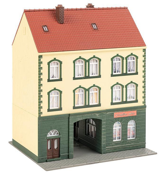 Faller 130628 Town House with Modelmaker's Shop Kit III HO
