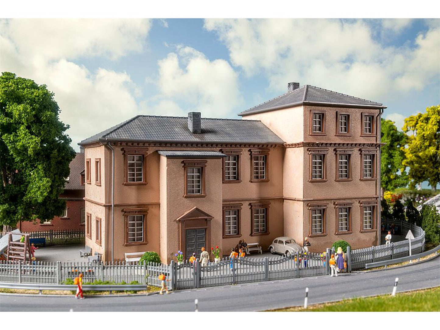 Faller FA130784 Waldorf School Kit III HO Gauge