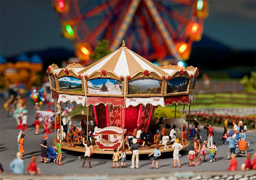 FALLER Childrens Merry Go Round Fairground Model Kit w/ Motor IV HO Gauge 140316