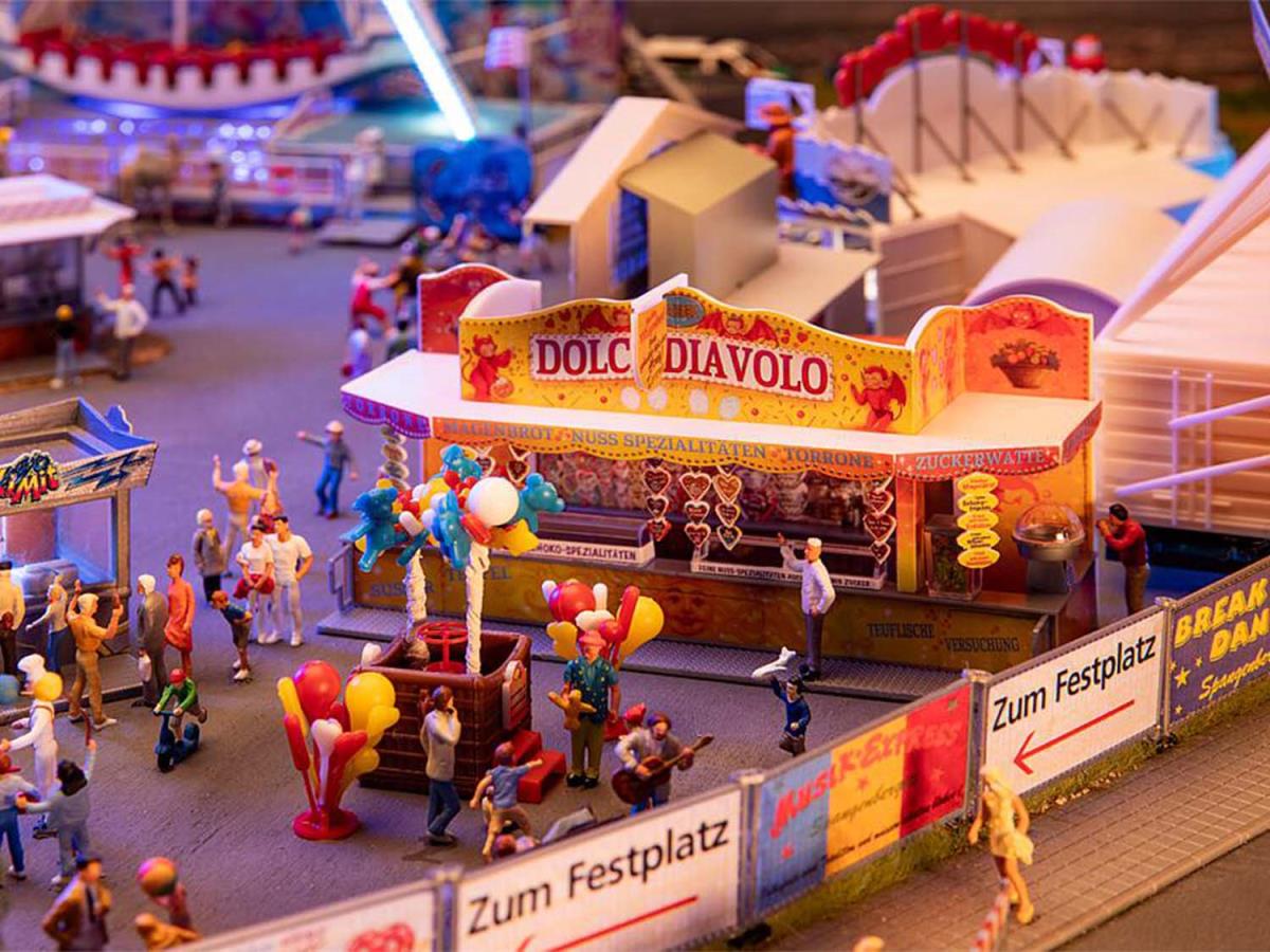 Faller Sweet Stall with Balloon Artist Fairground Kit V FA140474 HO Gauge