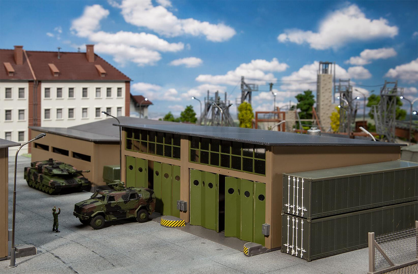 Faller Military Base Vehicle Workshops Kit IV FA144103 HO Gauge