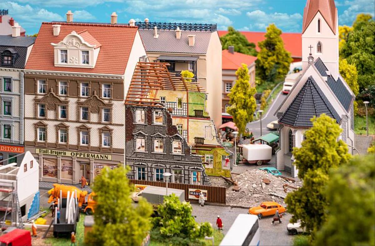 Faller 232396 House Under Demolition Kit II N Gauge