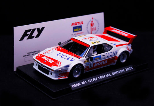 Fly Car Model BMW M1 UCAV Special Edition 1:32 E2061
