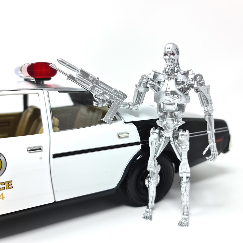 Greenlight 1:18 The Terminator 1977 Dodge Monaco w/T800 Figure Diecast Model