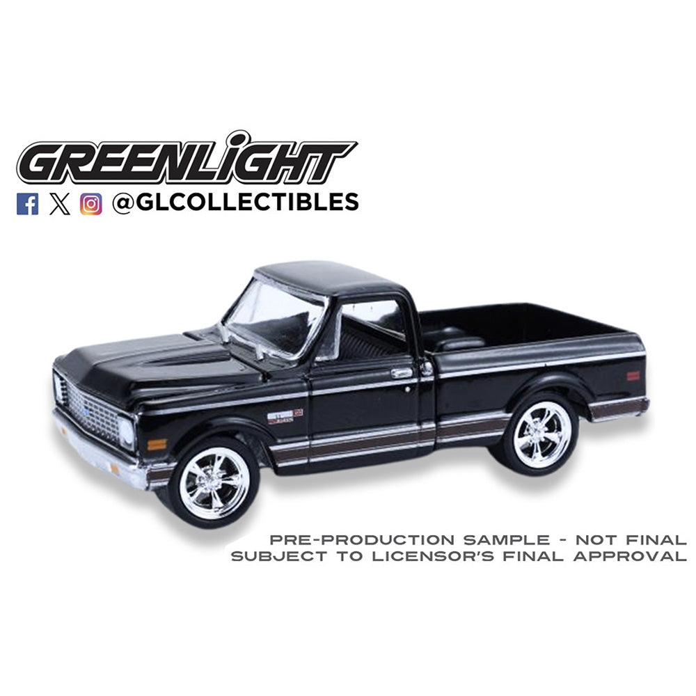 Greenlight 30546 Chevy Cheyenne C10 Short Bed 1972 - Black 1:64 Diecast Car