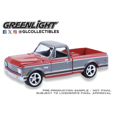 Greenlight 30547 Chevy Cheyenne C10 Short Bed 1972 Ruby Red Gunmetal Grey 1:64