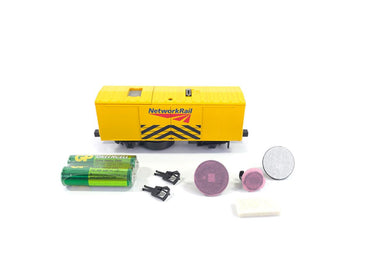 Gaugemaster Network Rail Battery Operated Track Cleaning Wagon GM4450101