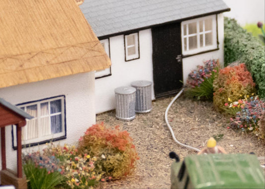 GAUGEMASTER GM494 Traditional Dustbins 10pcs (Pre-Built) OO Gauge