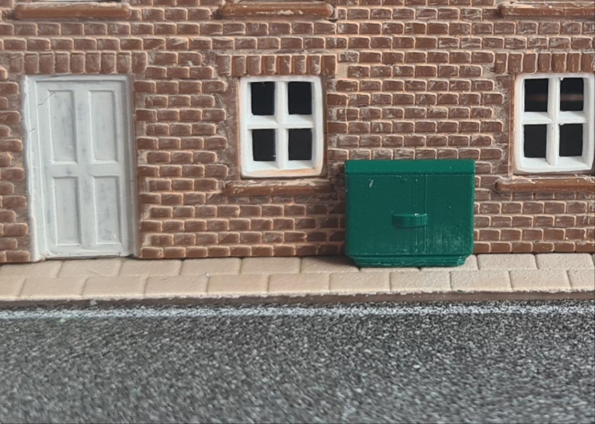 Kestrel GMKD86 Telecoms Cabinets 3pcs (Pre-Built) N Gauge