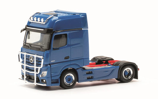 Herpa MB Actros Gigaspace 2 Axle Tractor Unit Gention Blue HO Gauge HA311533-005
