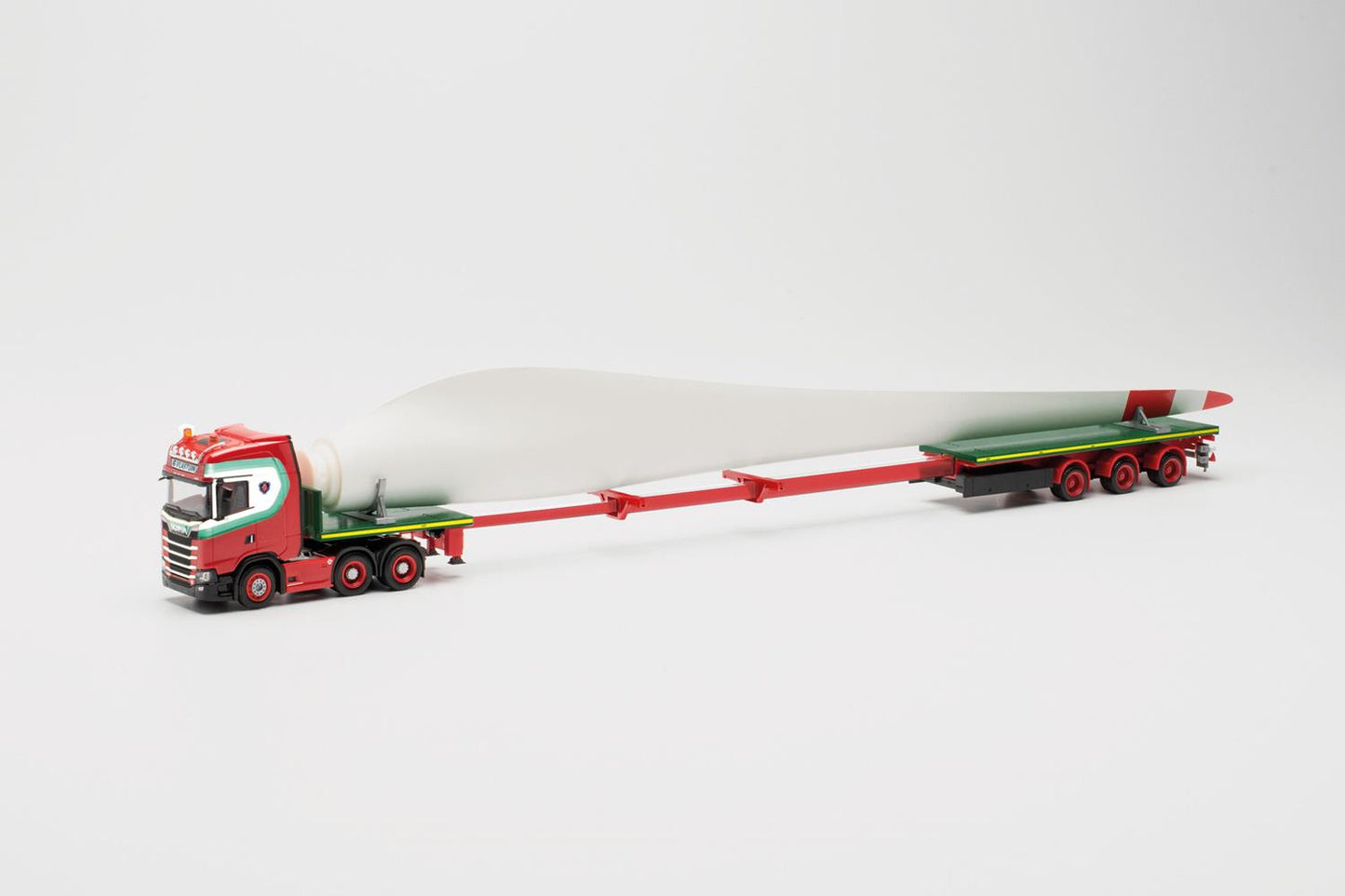 Herpa Scania CS20 HD Teletrailer w/Wind Turbine Blade Load HA315524 HO Gauge