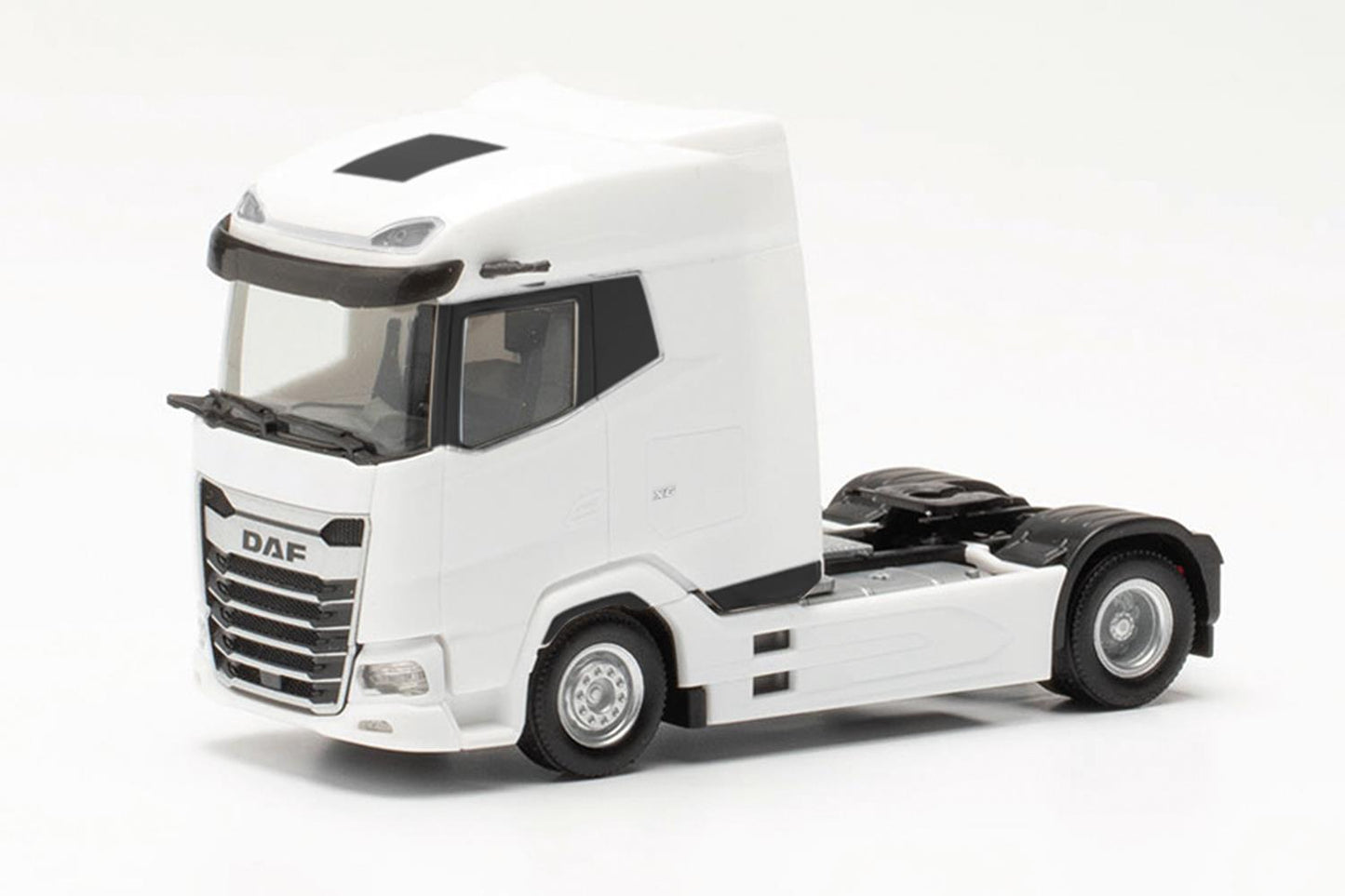 Herpa DAF XG Tractor Unit White HO Gauge HA315760