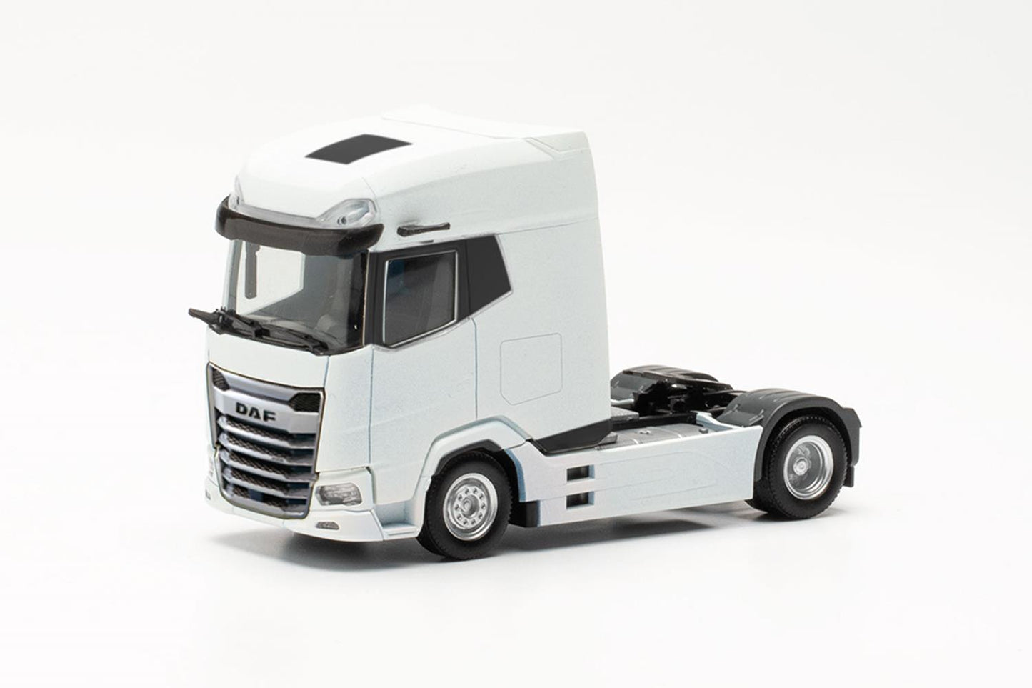Herpa DAF XG+ Tractor Unit White HA316033 HO Gauge
