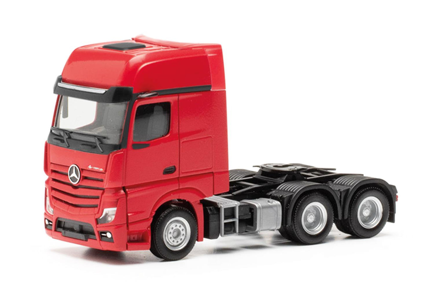Herpa MB Actros L Gigaspace 3 Axle Tractor Unit Red HO Gauge 317917