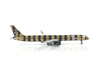 Herpa Wings Boeing 757-300 Merry Christmas 2025 Vixen (1:500) HA538671 1:500