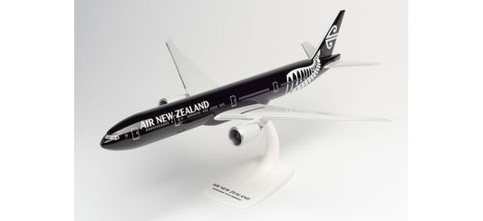 Herpa Wings Snapfit Boeing 777-300ER Air New Zealand 1:200 Model 612777