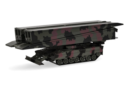 Herpa Military 26m Armoured Mobile Bridge Camouflage HA746854 HO Gauge