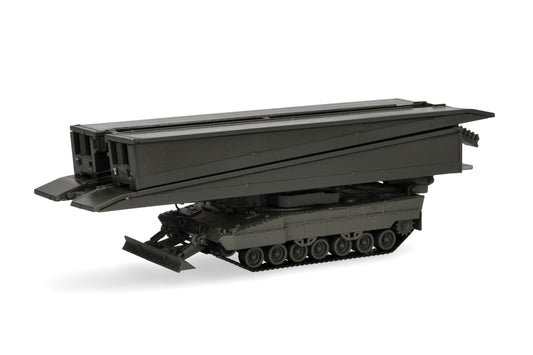 Herpa Military 26m Armoured Mobile Bridge Green HA746861 HO Gauge