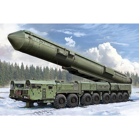 Hobby Boss 82952 15U175 TEL of RS-12M1 Topol-M ICBM 1:72 Model Kit