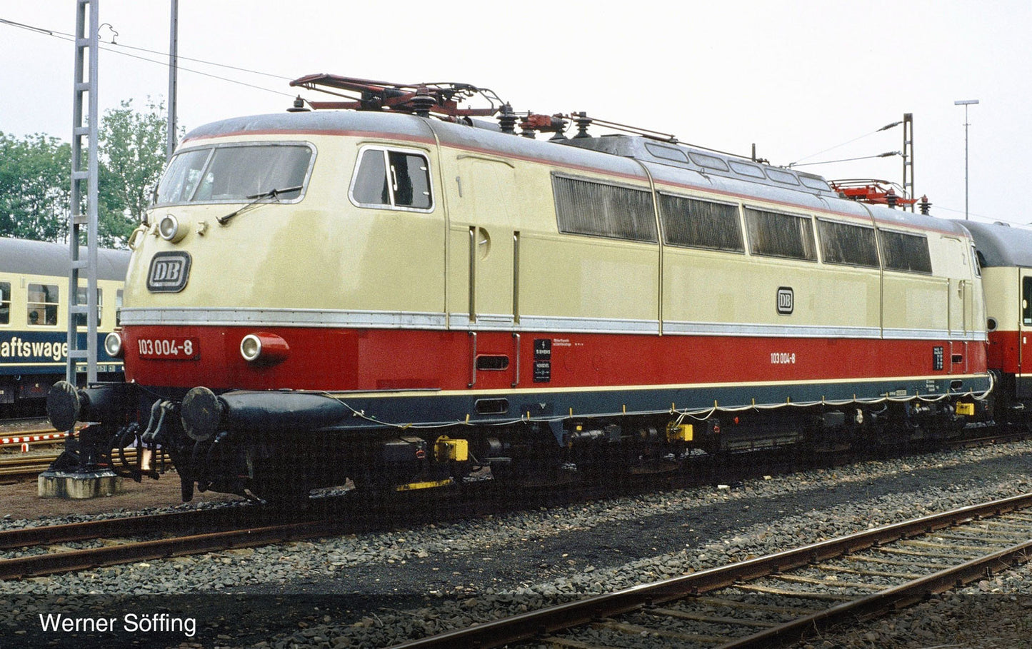 Arnold HIN2564 DB BR103 004 Electric Locomotive IV N Gauge