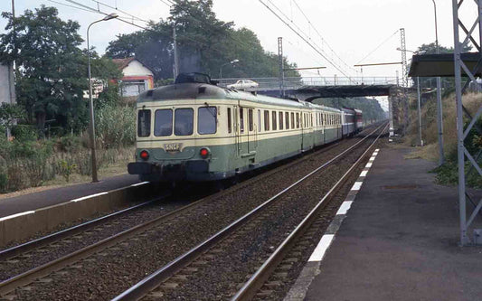 Jouef HJ2386 SNCF X2700 Green/Yellow 2 Car DMU IV HO