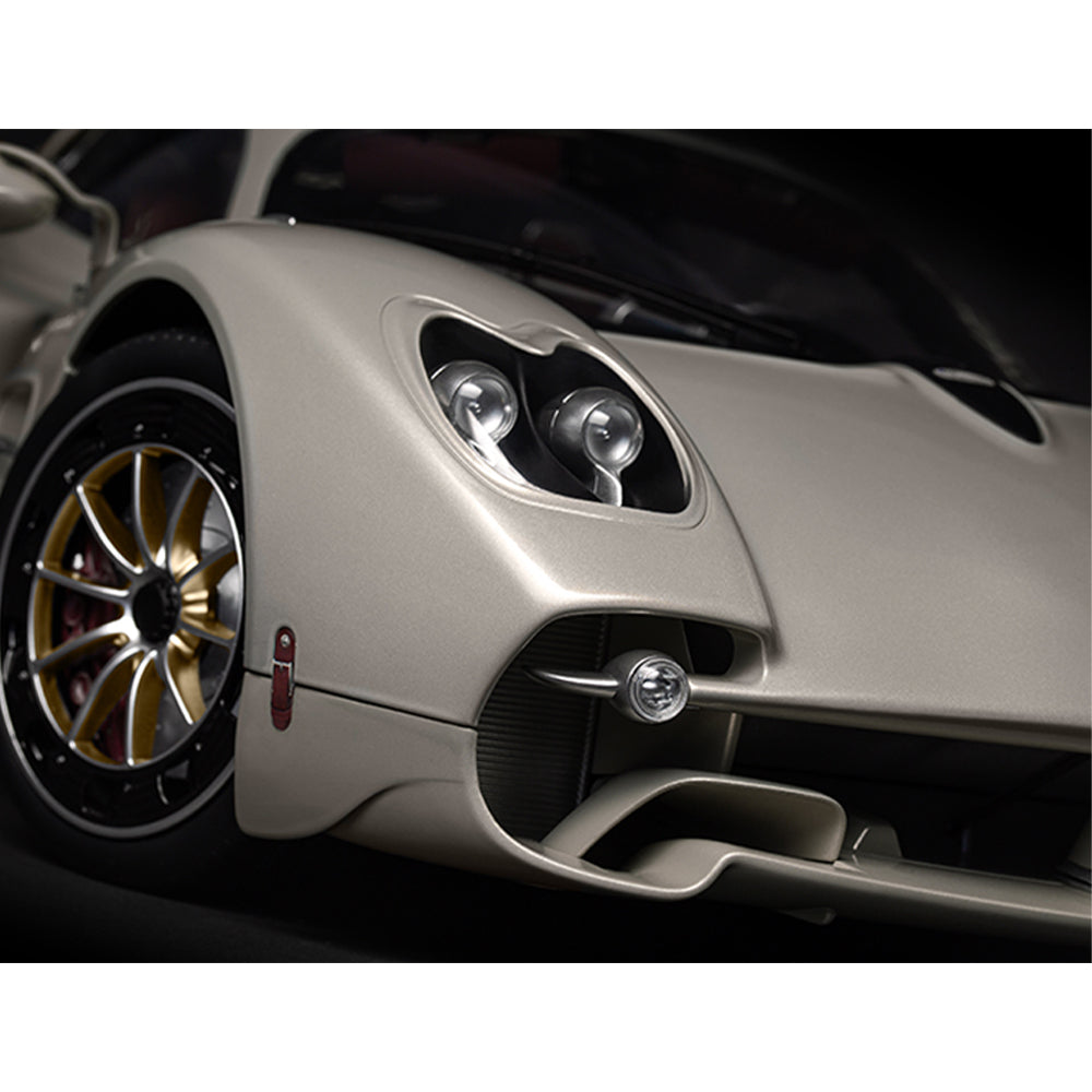 Pocher HK120 Pagani Utopia 1:8 Diecast Model Kit w/Pocher Display Case