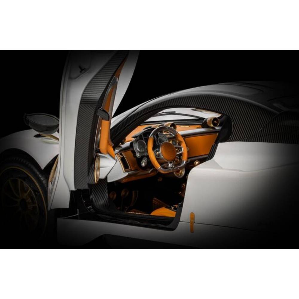 Pocher HK123 Pagani Utopia Coupé Bianco Perla 1:8 Model Kit