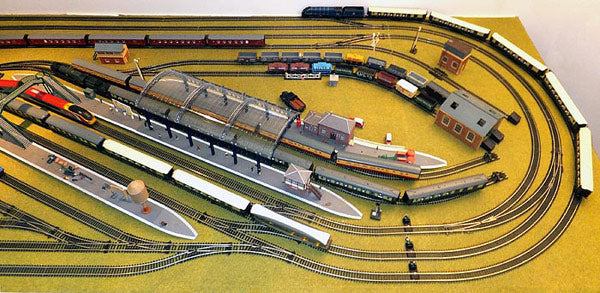 HORNBY Digital Train Set HL10 Large Layout - Multi Track with 2 Trains
