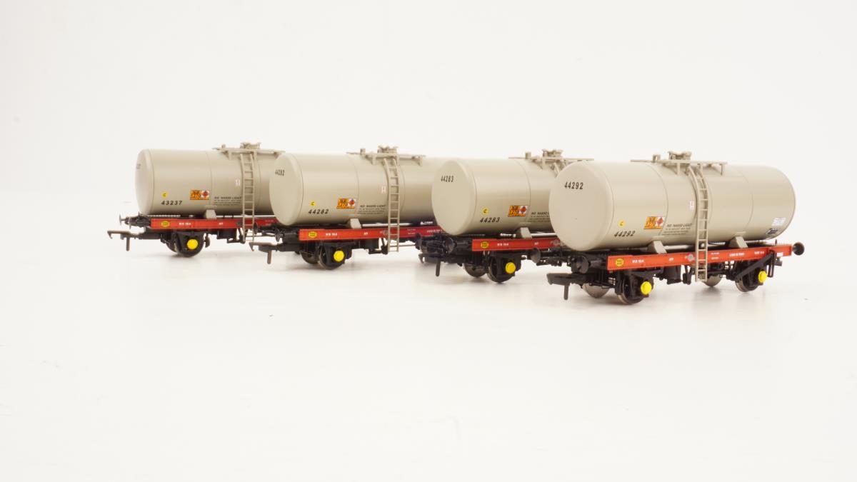 Heljan 35t A Tank Wagon Set (4) Esso Later Grey/Red HN1157 OO Gauge
