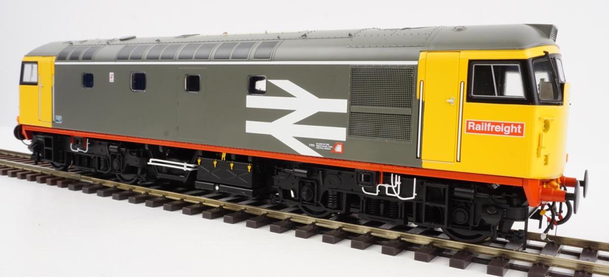 Heljan Class 26 025 BR Railfreight Red Stripe O Gauge Diesel Model Train HN2681