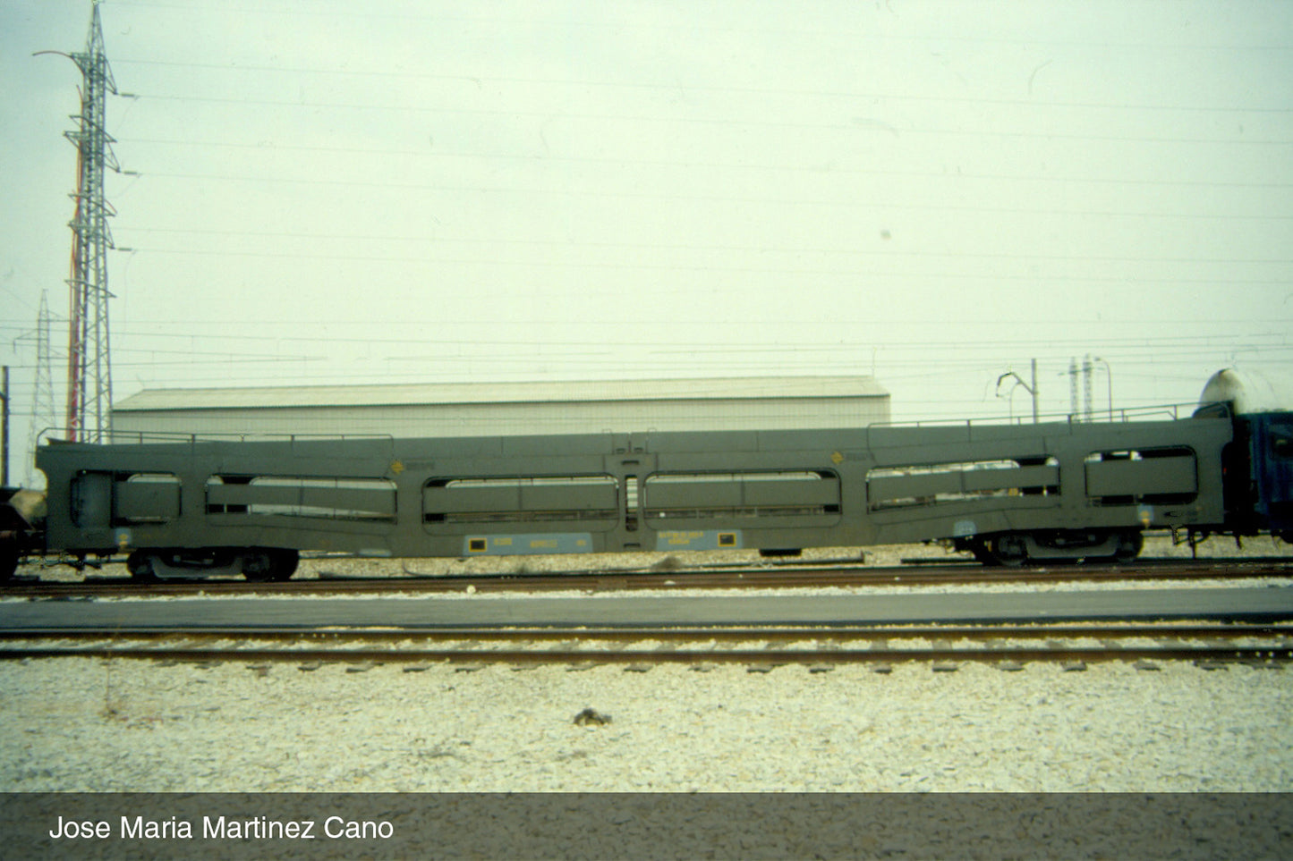 Arnold HN4413 RENFE, 2-unit set DDMA autotransporter, with protective lateral grills, original livery, period IV N Gauge