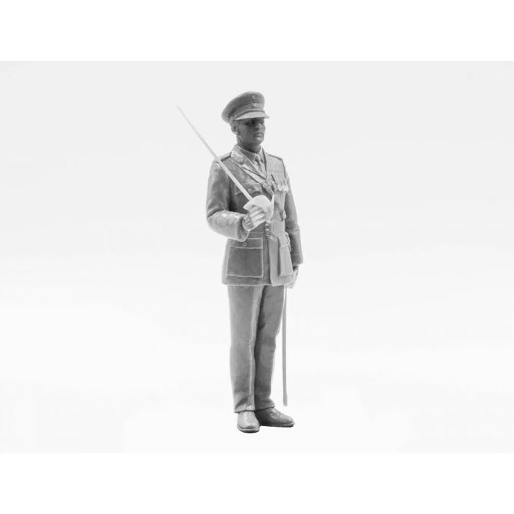 ICM 16012 British Royal Marines Officer 1:16 Plastic Figure Model Kit