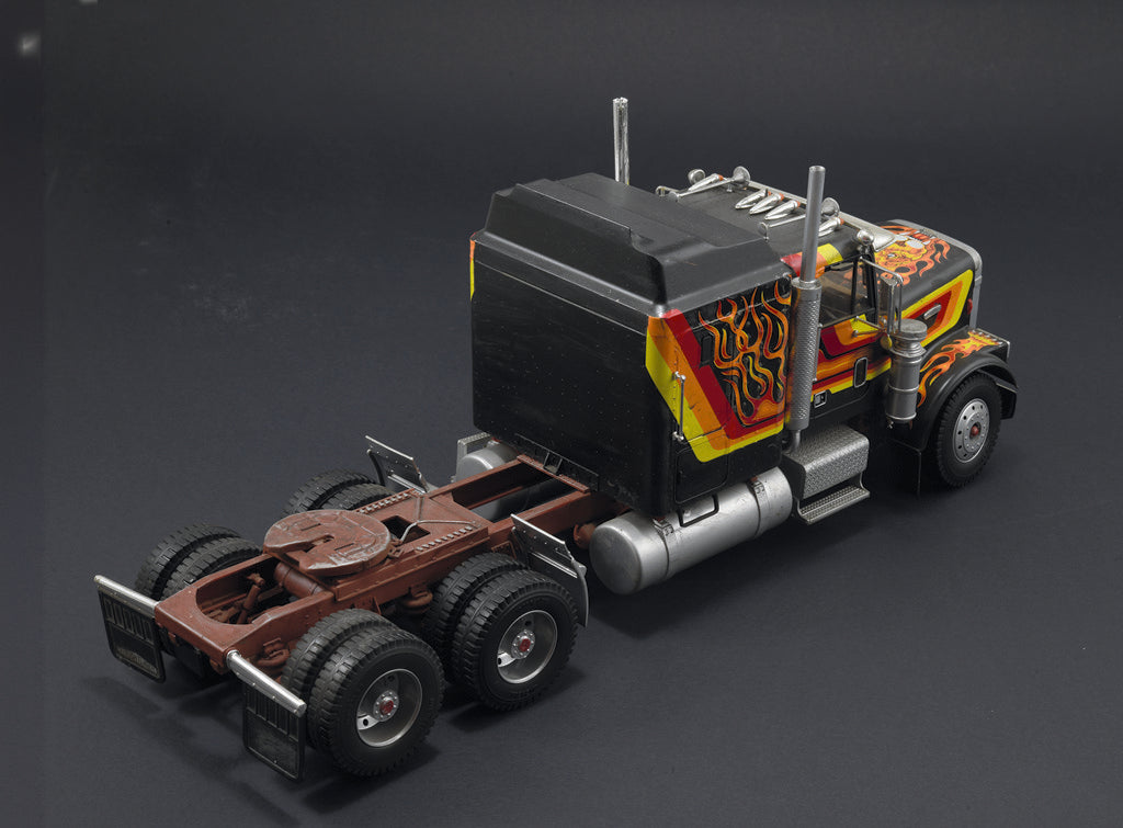 Italeri 90785 Freightliner Aerodyne Truck 1:24 Model Kit