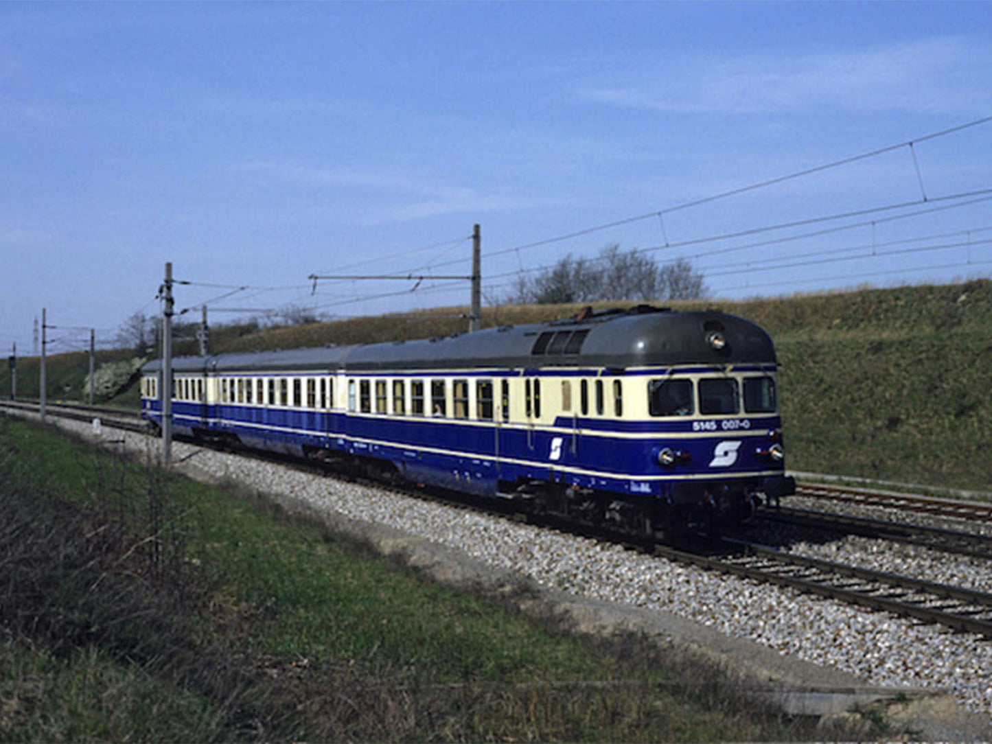 Jagerndorfer OBB Rh5145 010-4 3 Car DMU V (~AC) JC15300 HO Gauge