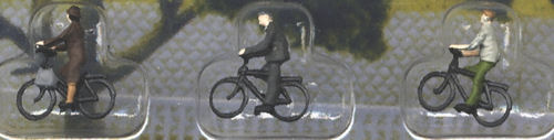 Kato Japanese Older Cyclists (3) Figure Set N Gauge 24-214