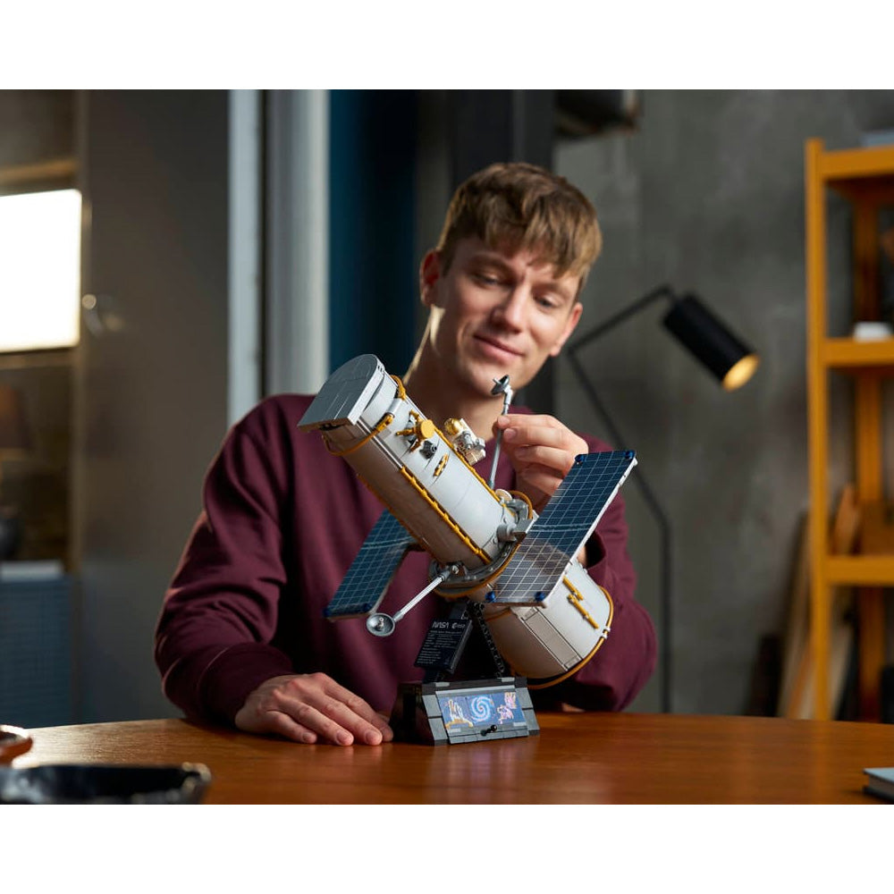 LEGO Icons 11382 Hubble Space Telescope Age 18+ 1252pcs